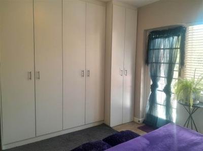 2 Bed Apartment in Vredehoek