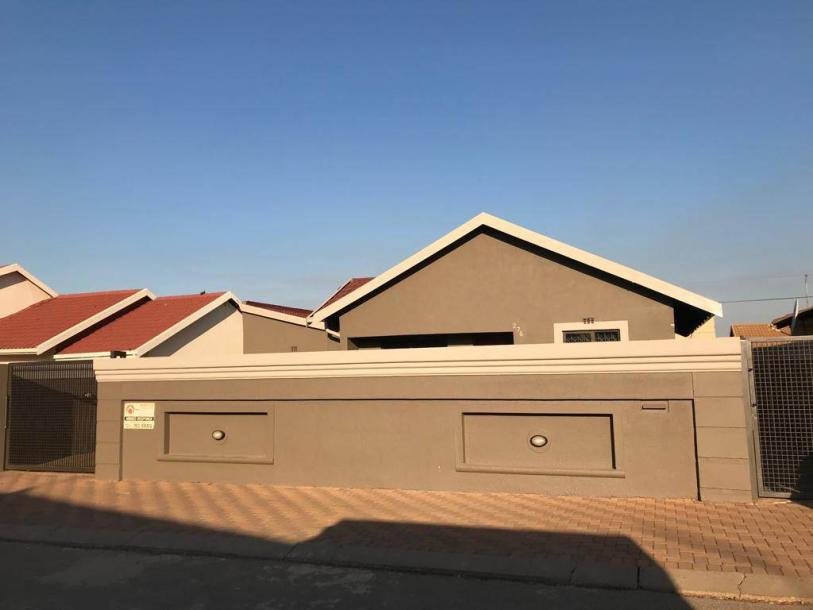 4 Bed House in Dobsonville-0