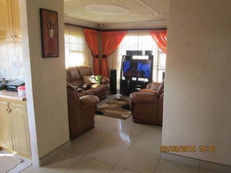 4 Bed House in Dobsonville-9