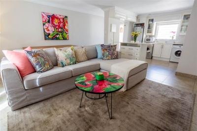 2 Bed Flat in Morningside