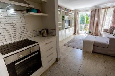 2 Bed Flat in Morningside