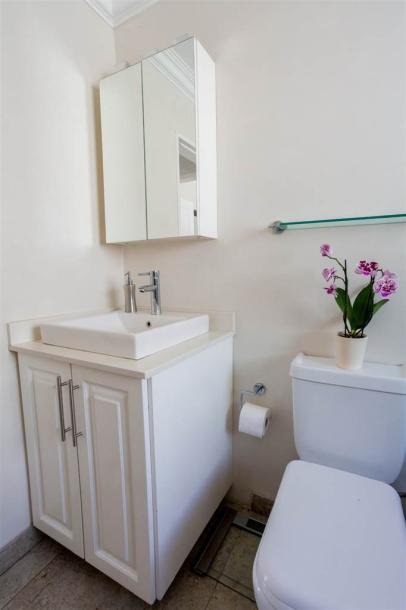 2 Bed Flat in Morningside-2