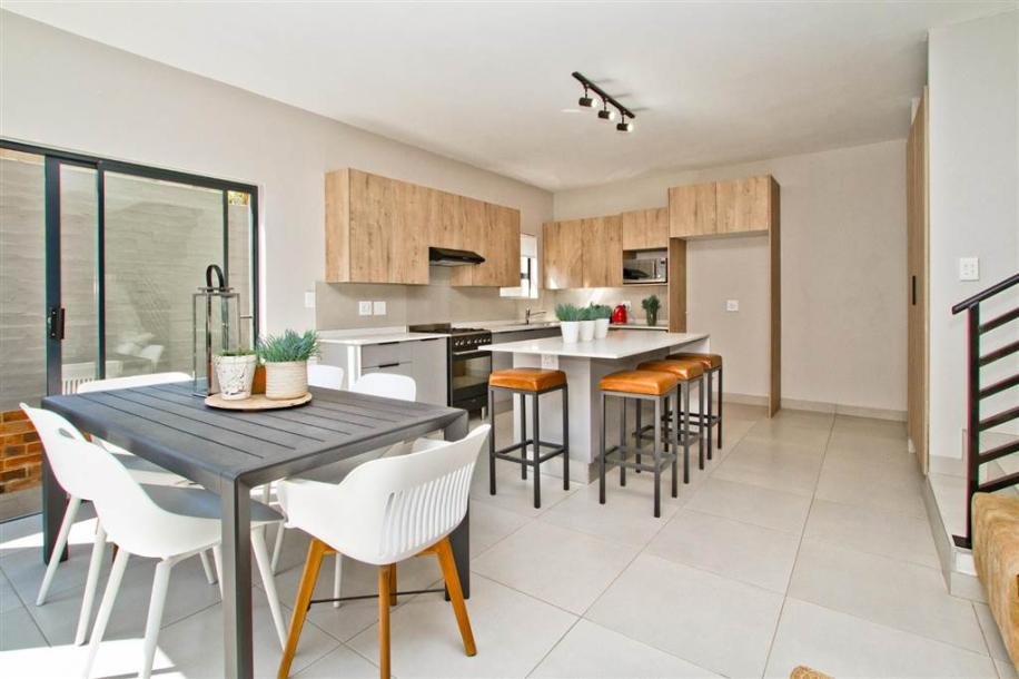 3 Bed Townhouse in Ferndale-7