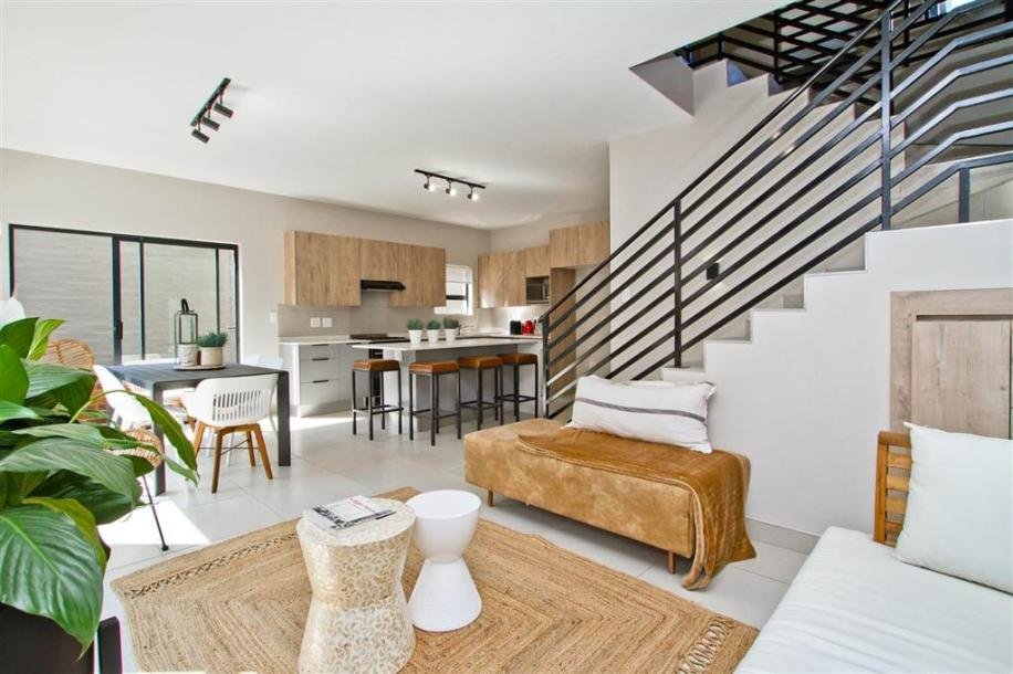 3 Bed Townhouse in Ferndale-0