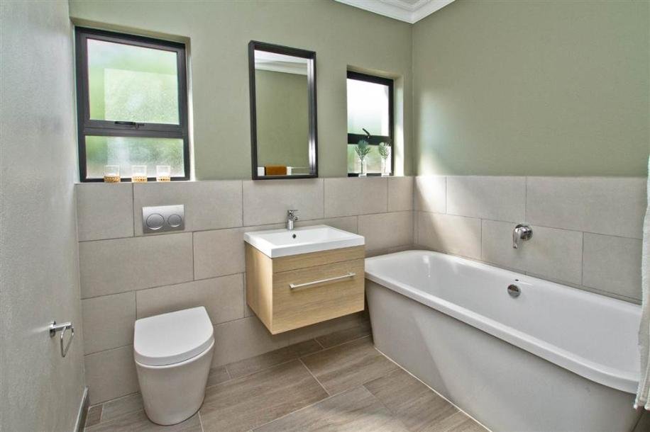 3 Bed Townhouse in Ferndale-14