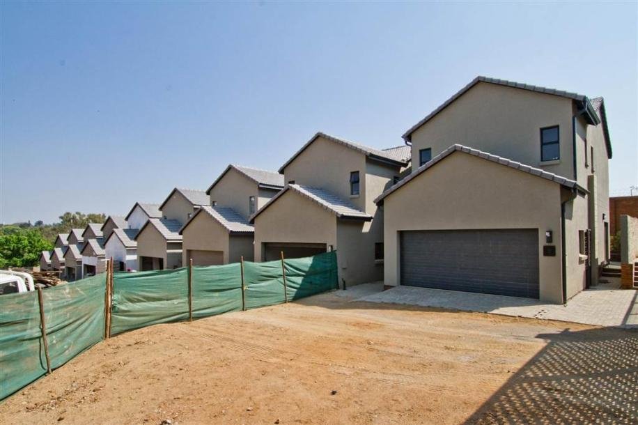 3 Bed Townhouse in Ferndale-3
