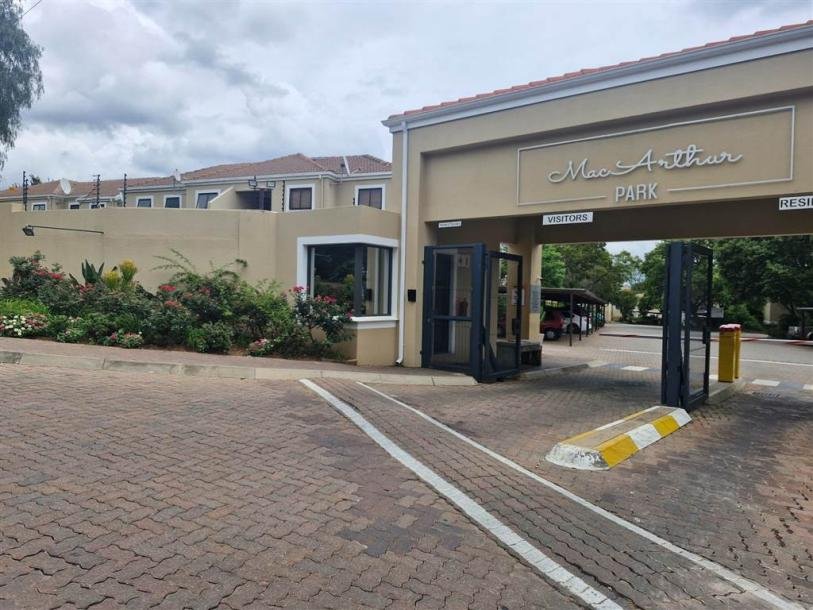 2 Bed Apartment in Ferndale-18