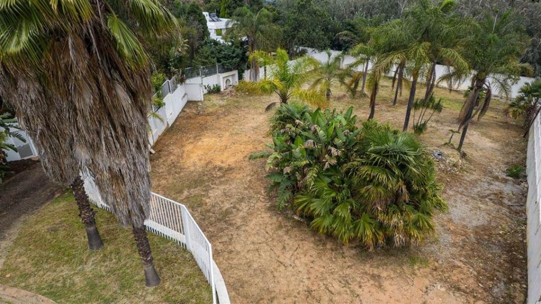 2 013 m² Land available in Morningside-2
