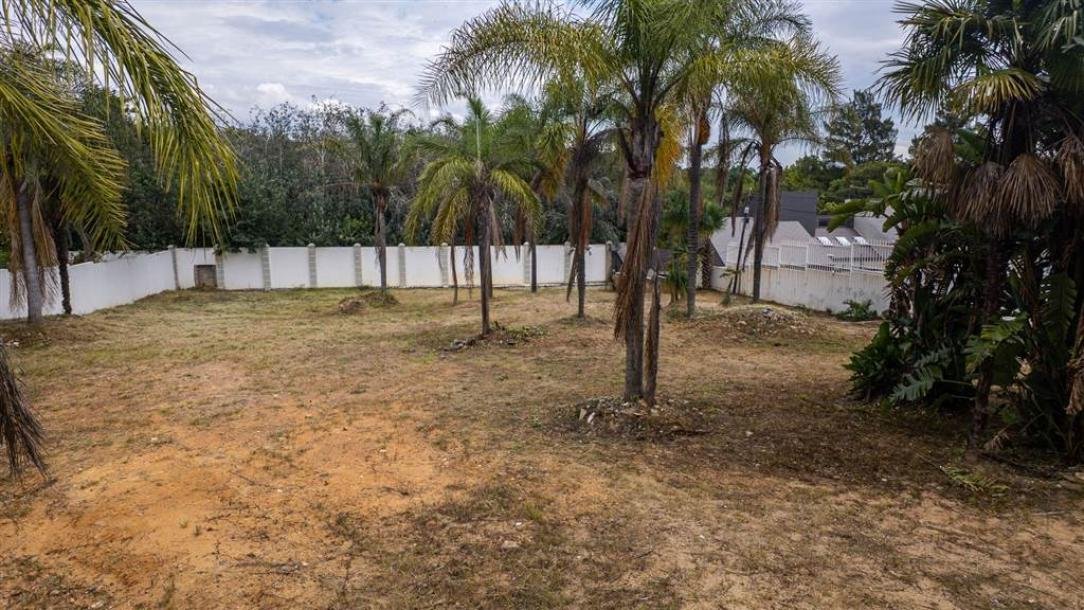 2 013 m² Land available in Morningside-5