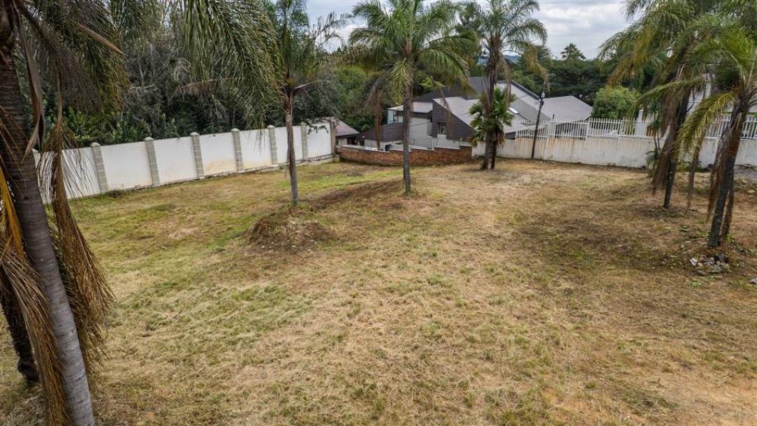 2 013 m² Land available in Morningside-7