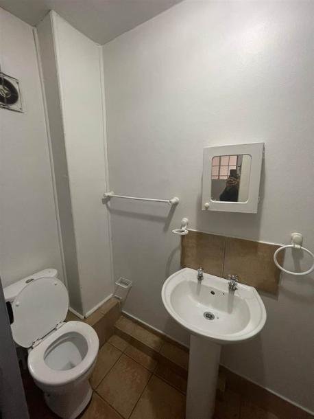 1 Bedroom Flat in Durban CBD-11