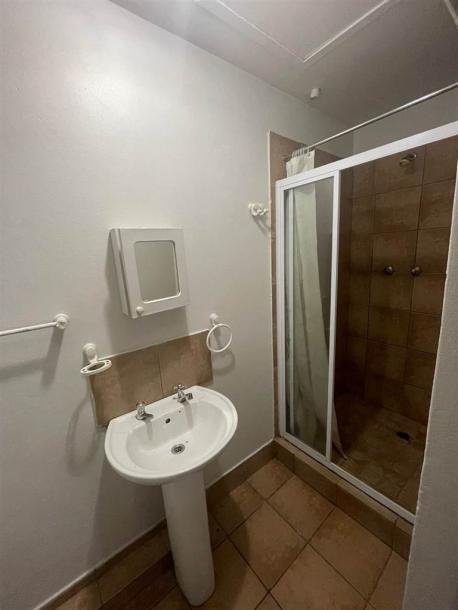 1 Bedroom Flat in Durban CBD-12