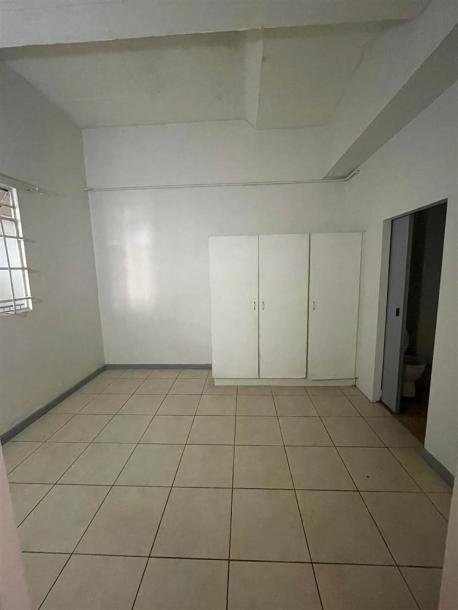 1 Bedroom Flat in Durban CBD-6