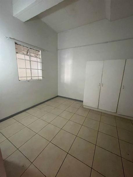 1 Bedroom Flat in Durban CBD-7