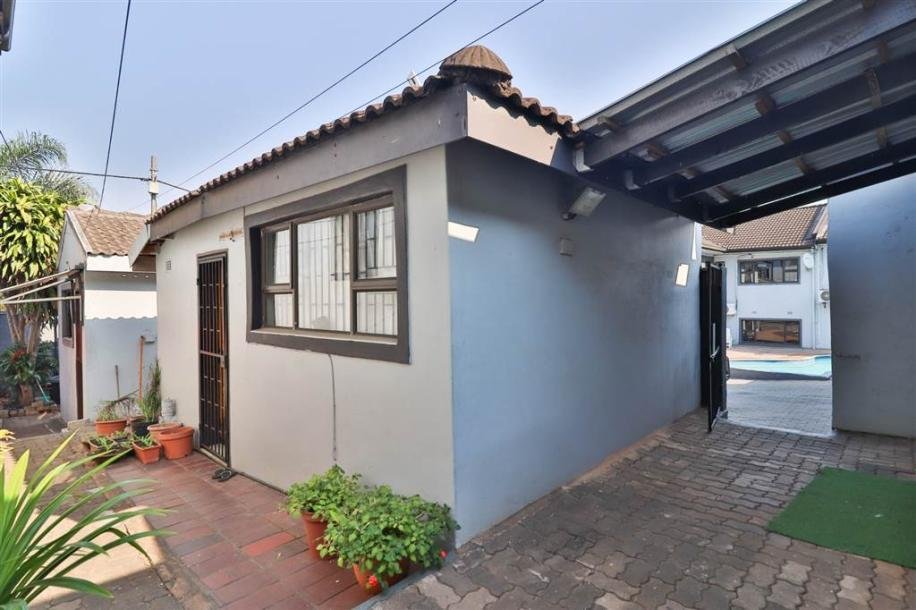 20 Bed House in Durban North-3