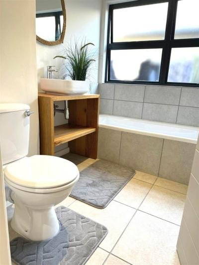 2 Bedroom Apartment in Waterfall