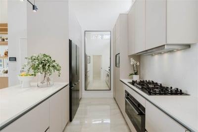 3 Bedroom Apartment in Melrose Estate