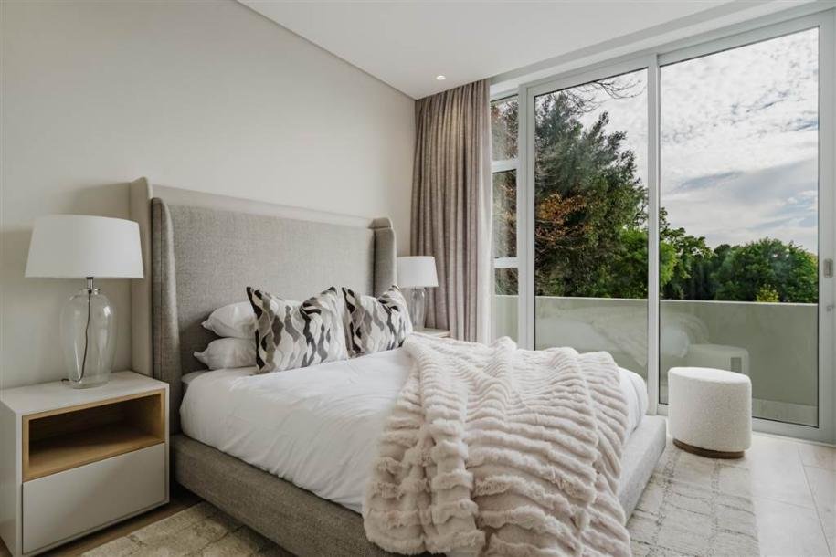 3 Bedroom Apartment in Melrose Estate-14