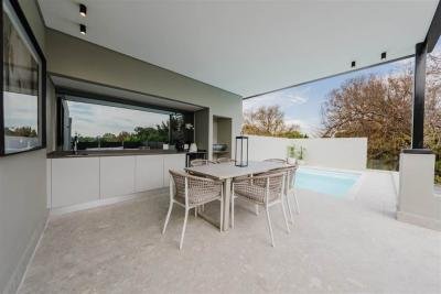 3 Bedroom Apartment in Melrose Estate