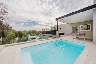 3 Bedroom Apartment in Melrose Estate