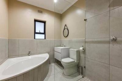 2 Bedroom House in Bryanston