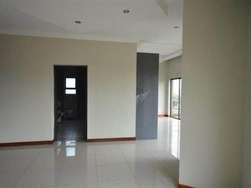 4 Bed Townhouse in Bedfordview-12