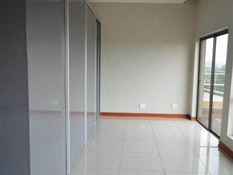4 Bed Townhouse in Bedfordview-13