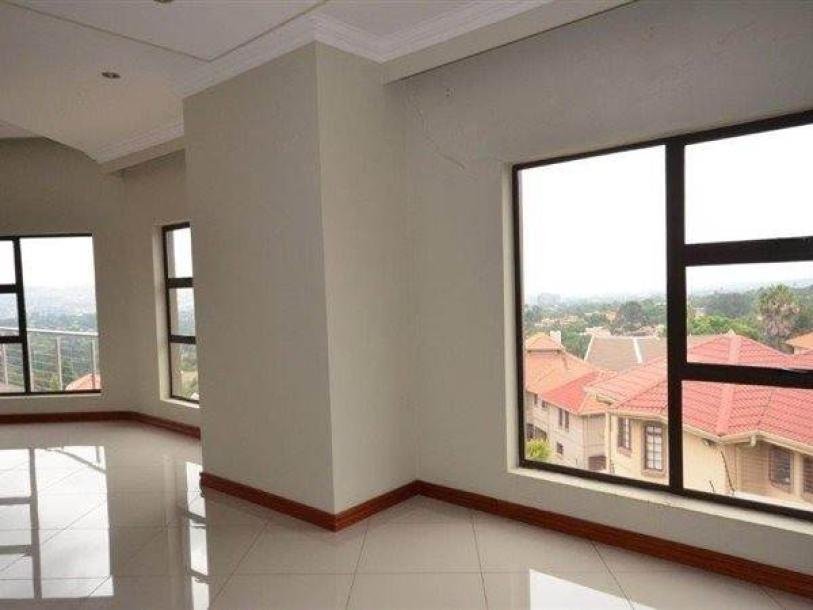 4 Bed Townhouse in Bedfordview-16