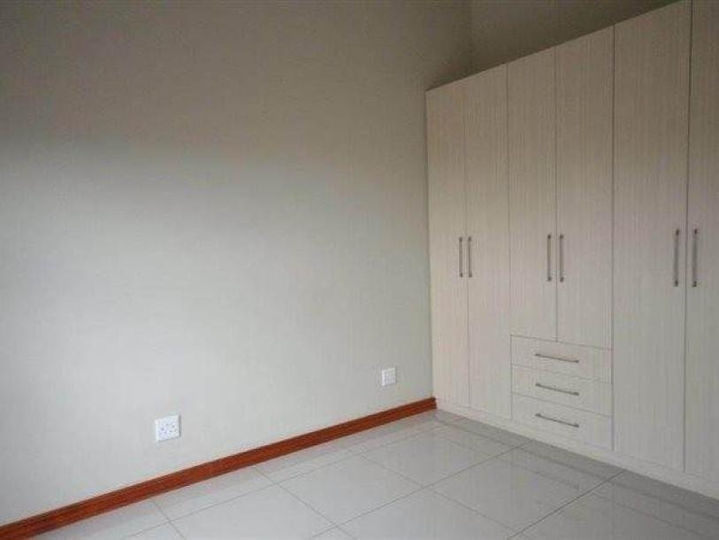 4 Bed Townhouse in Bedfordview-2
