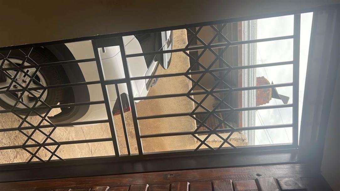 Bachelor apartment in Soweto Central-5