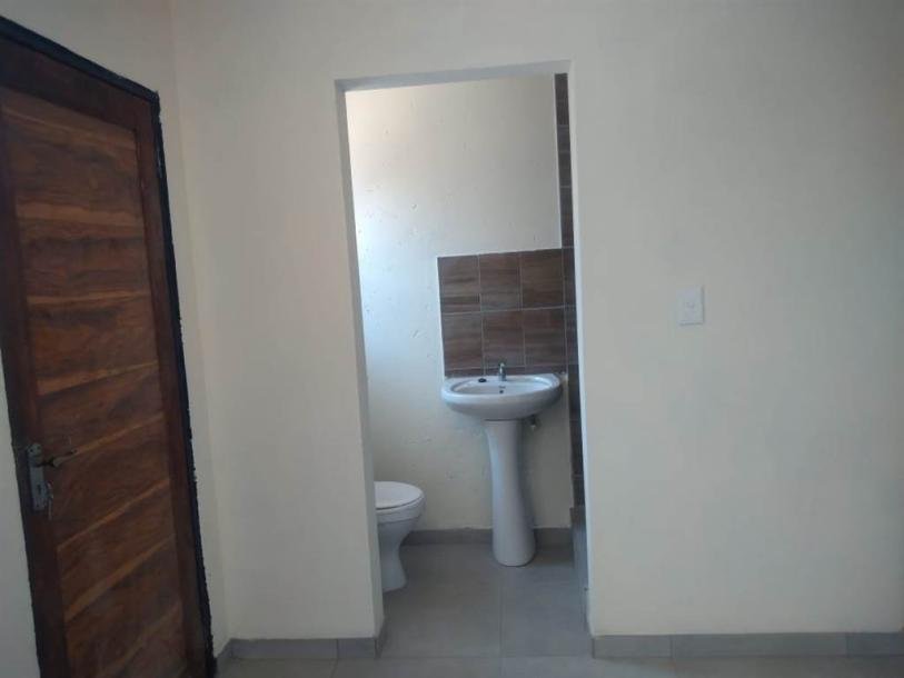 Bachelor apartment in Soweto Central-3