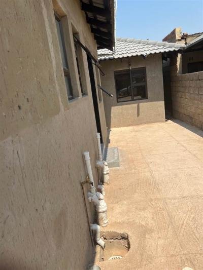Bachelor apartment in Soweto Central