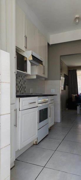 4 Bed Apartment in Windsor East-16