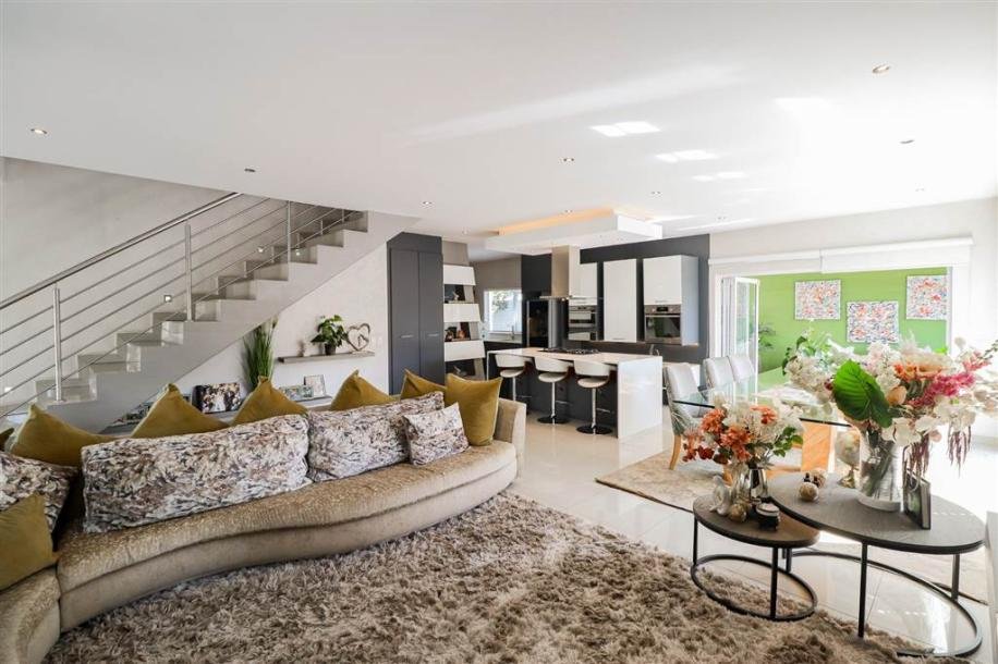 3 Bedroom House in Broadacres-5