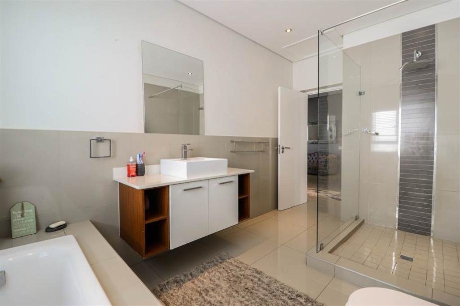 3 Bedroom House in Broadacres-9
