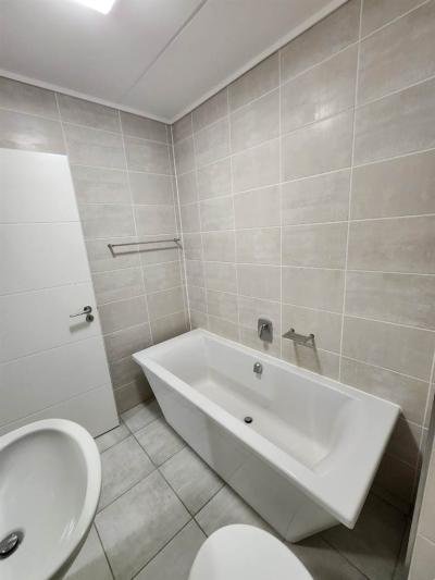 2 Bedroom Apartment in Gordons Bay Central