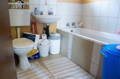 2 Bedroom House for Sale in Protea Glen