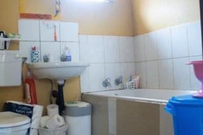 2 Bedroom House for Sale in Protea Glen