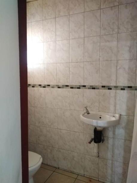 1 Bed Apartment in Soweto Central-4