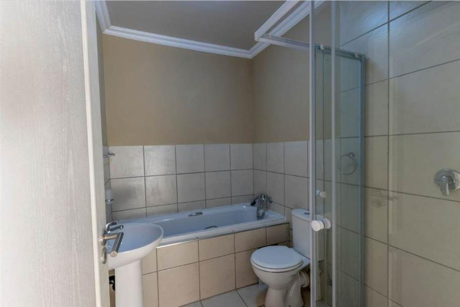 2 Bedroom Apartment in Illovo Beach-9