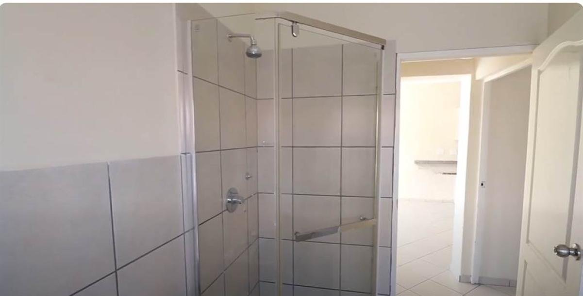 2 Bedroom Apartment in Illovo Beach-10
