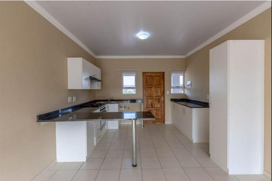 2 Bedroom Apartment in Illovo Beach-5