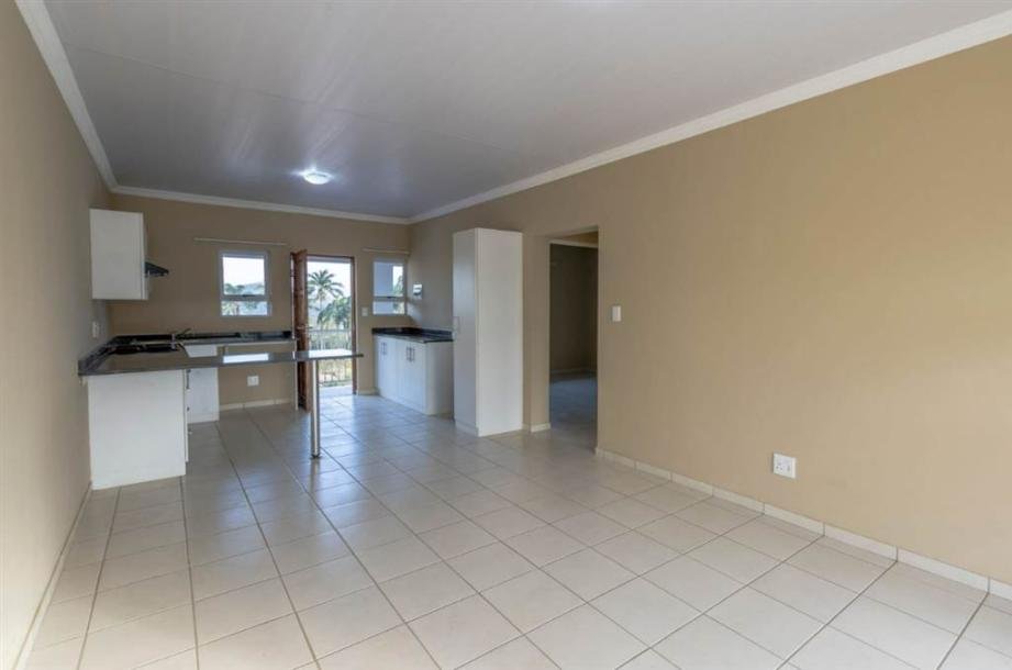 2 Bedroom Apartment in Illovo Beach-6