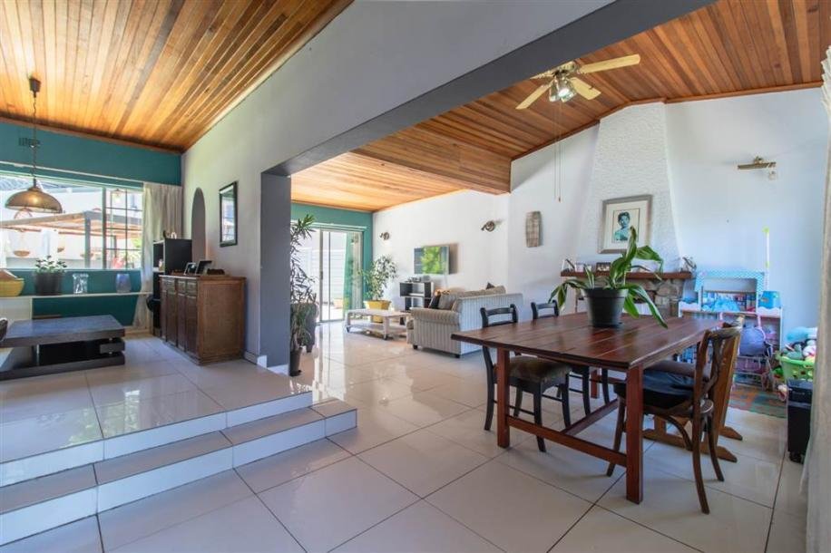 3 Bed House in Bordeaux-0