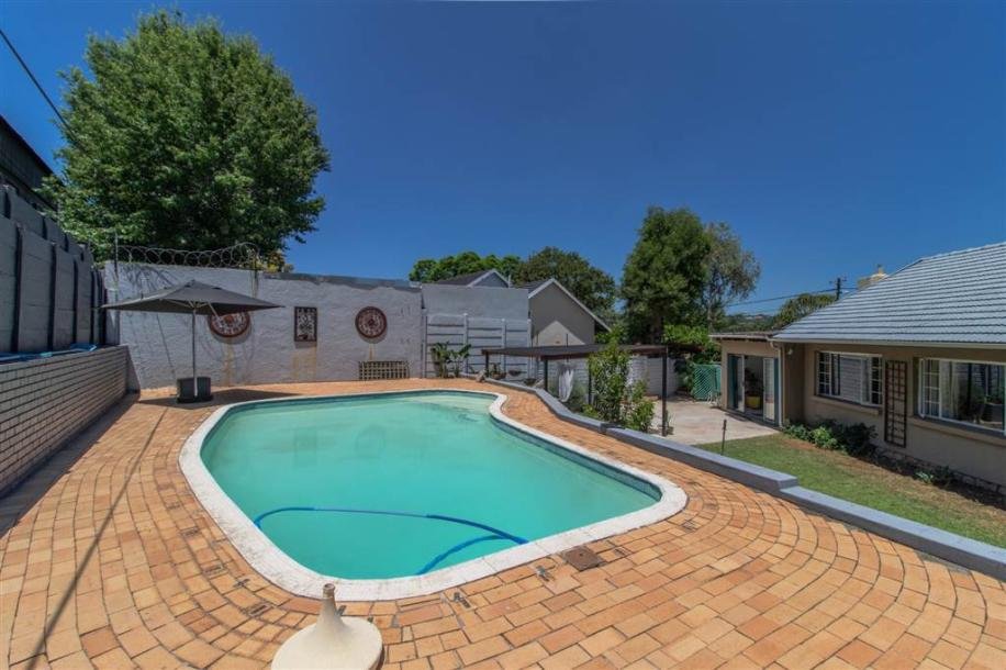 3 Bed House in Bordeaux-9