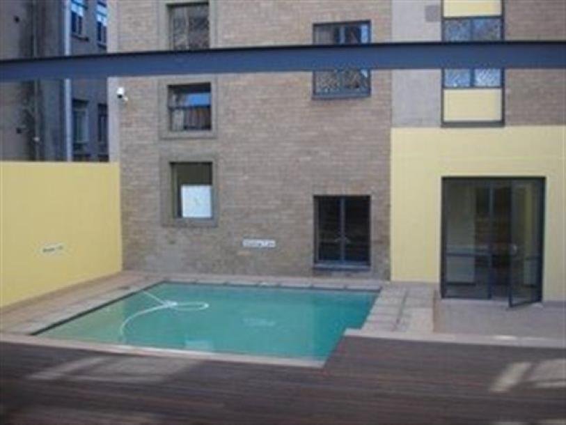 Bachelor apartment in Braamfontein-2