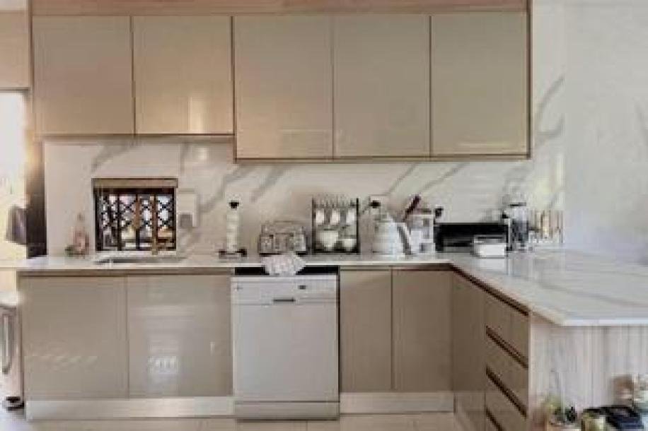 4 Bedroom Townhouse for Sale in Westville-12