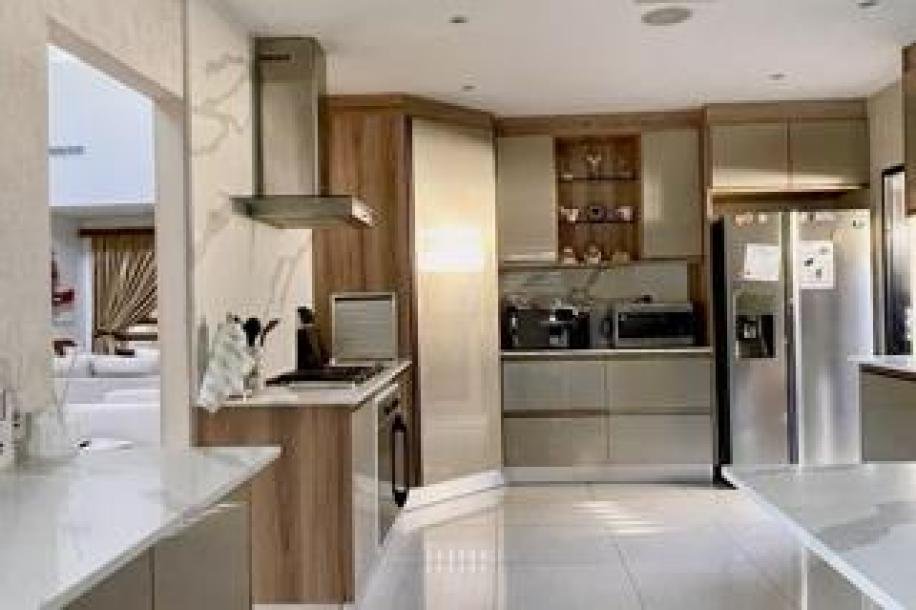 4 Bedroom Townhouse for Sale in Westville-13