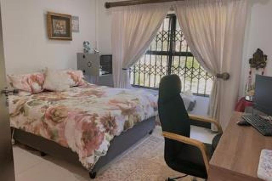 4 Bedroom Townhouse for Sale in Westville-15