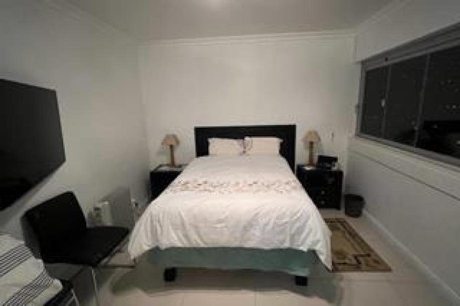 2 Bedroom Apartment / Flat to Rent in Sea Point-10